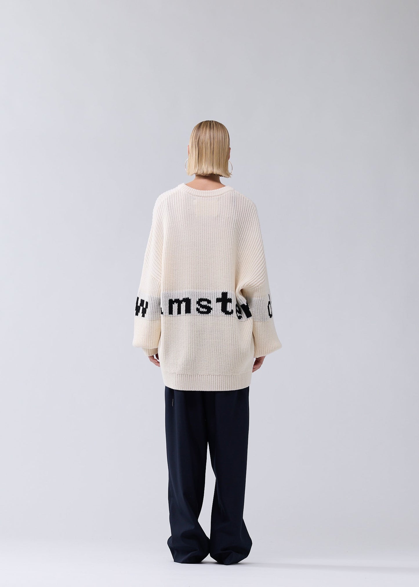 NAME CREW KNIT ECRU/BLACK