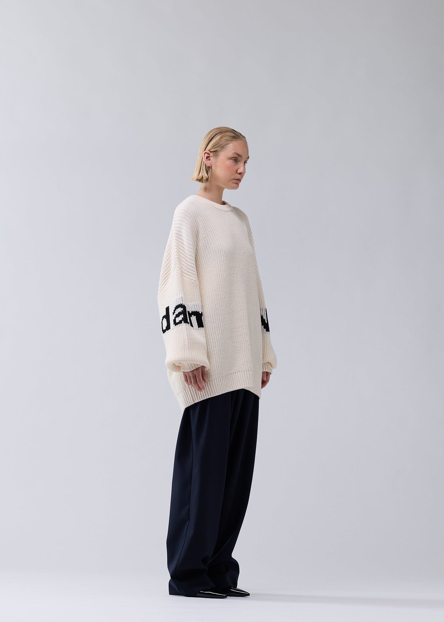 NAME CREW KNIT ECRU/BLACK