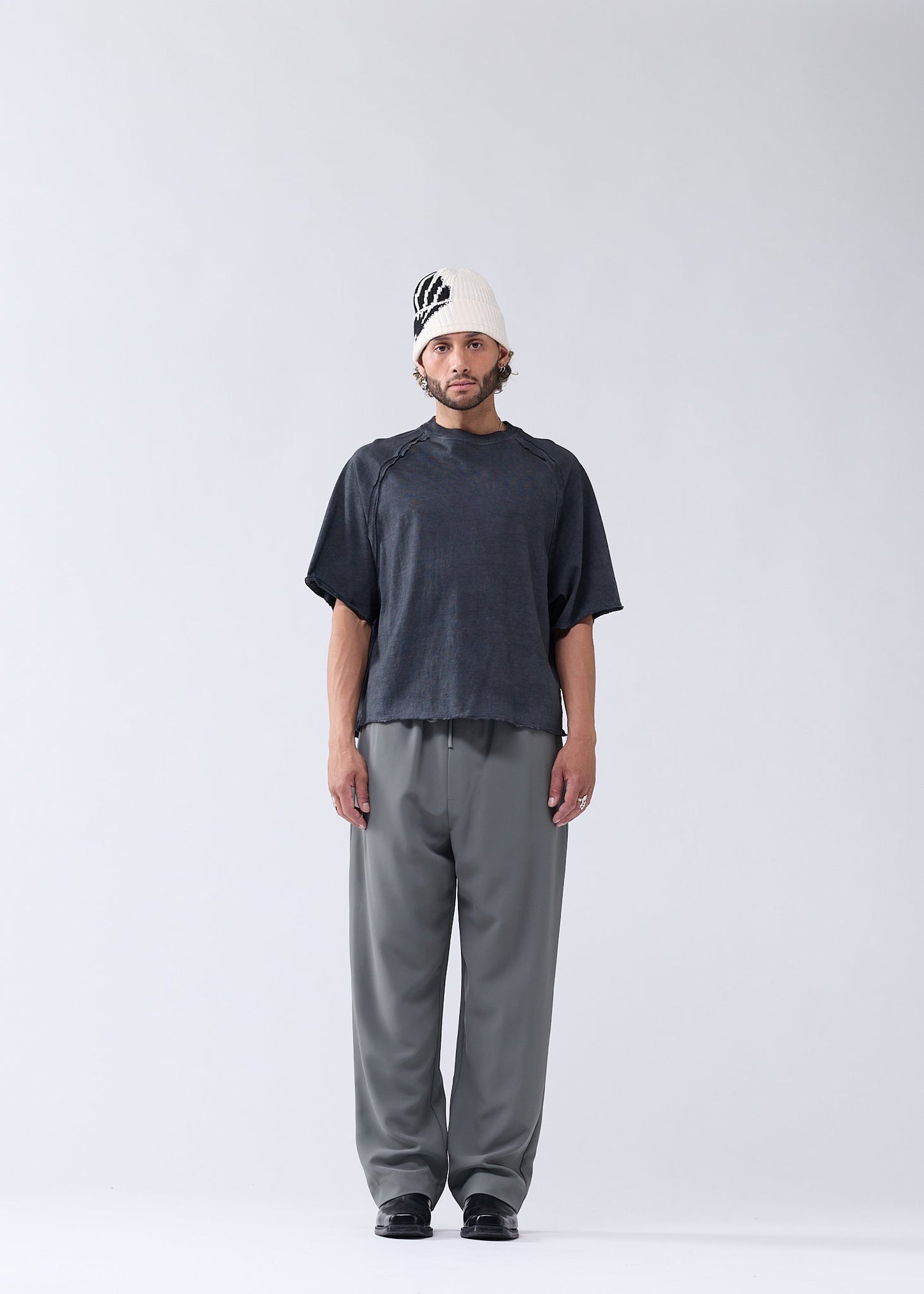 RAW EDGE TEE BLACK