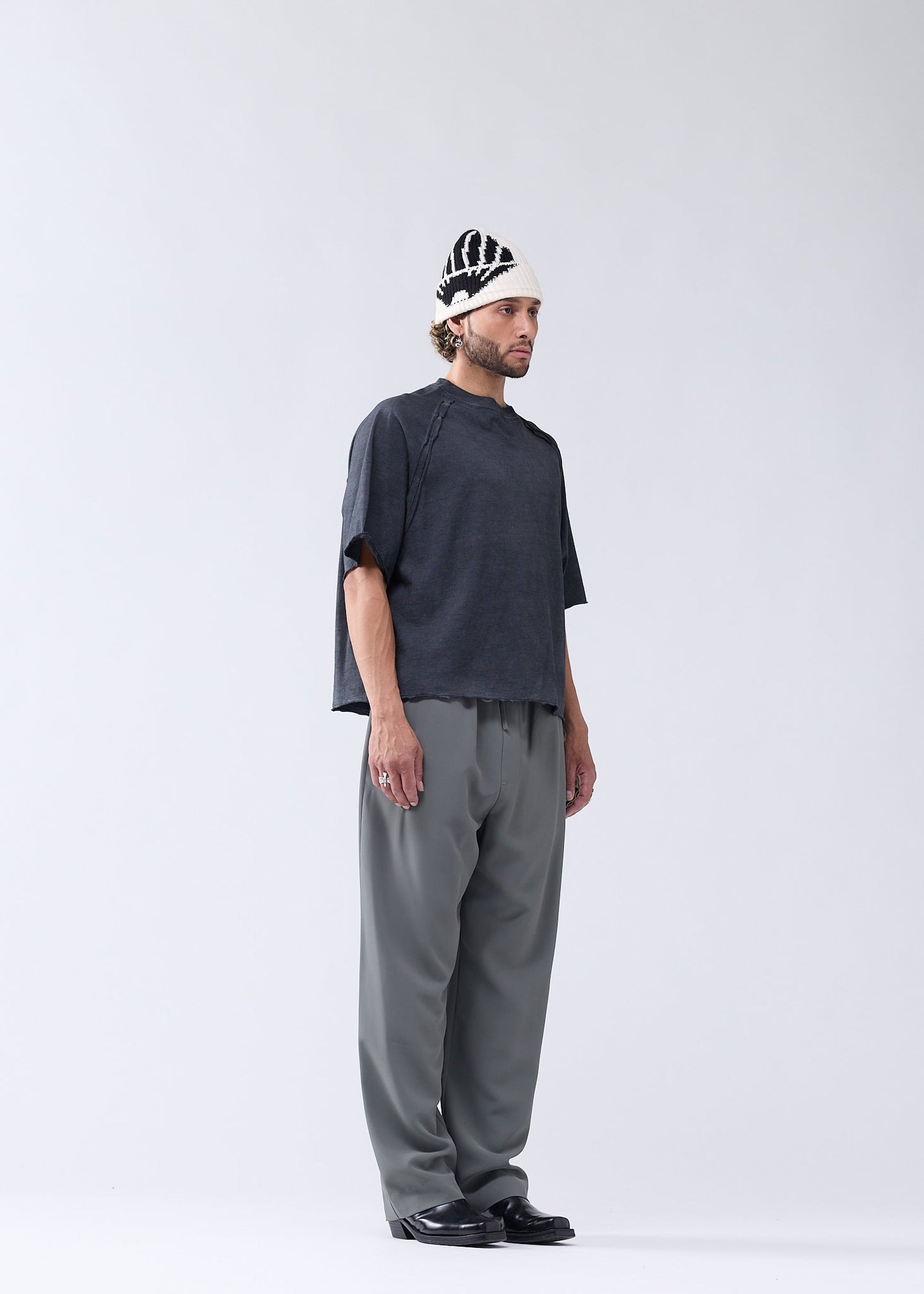 RAW EDGE TEE BLACK