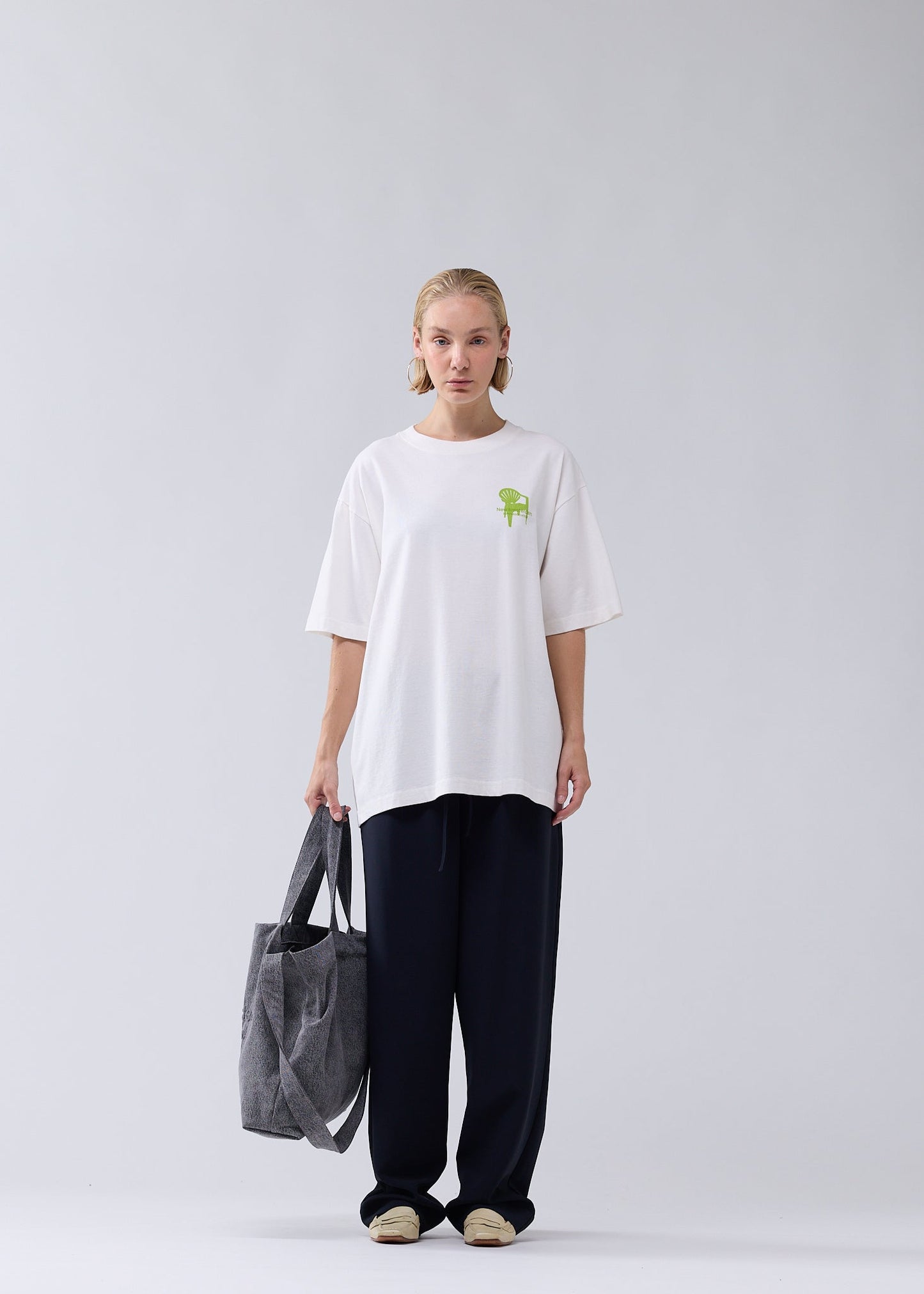 CHAIR TEE WHITE