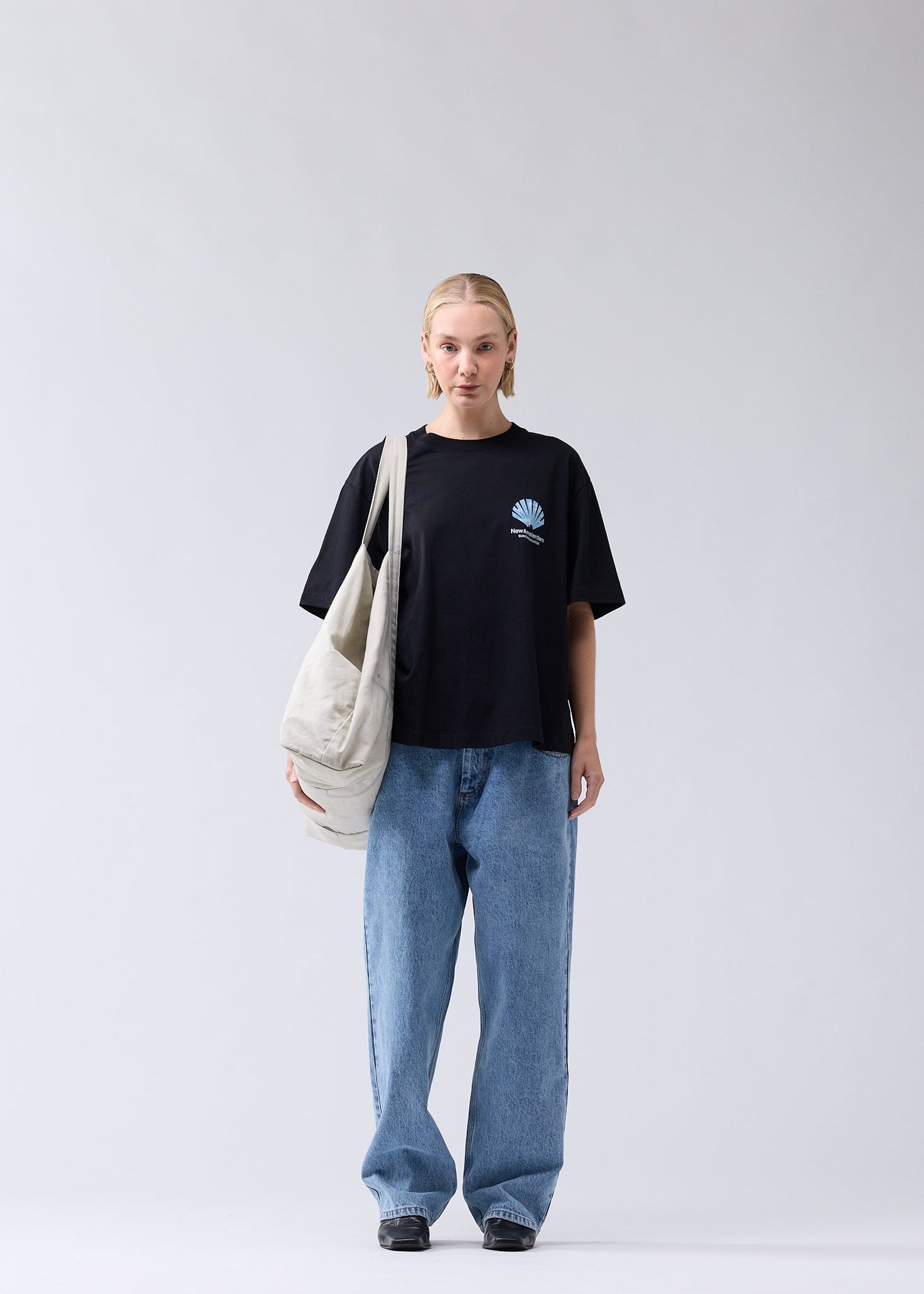 LINE UP TEE BLACK