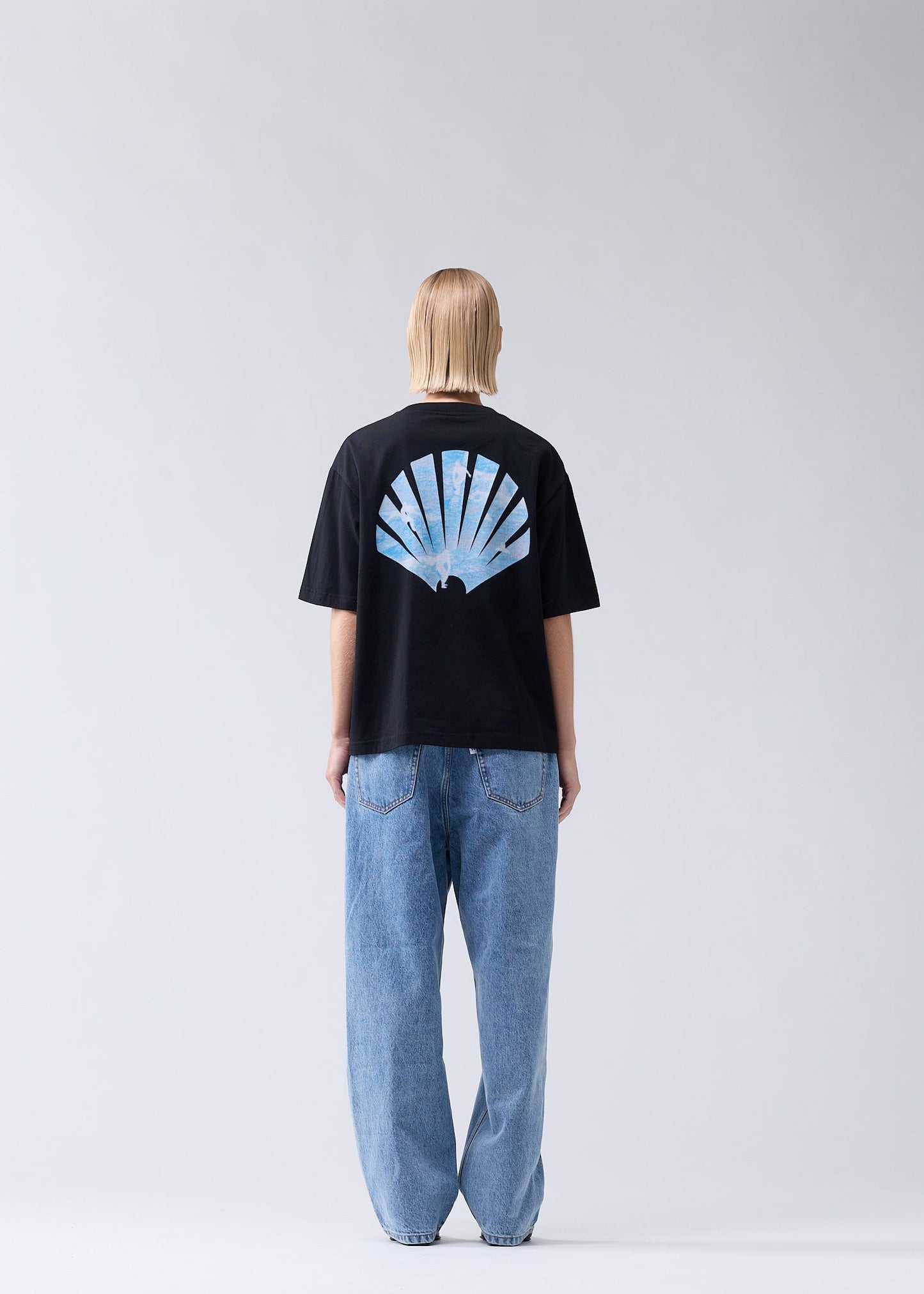 LINE UP TEE BLACK