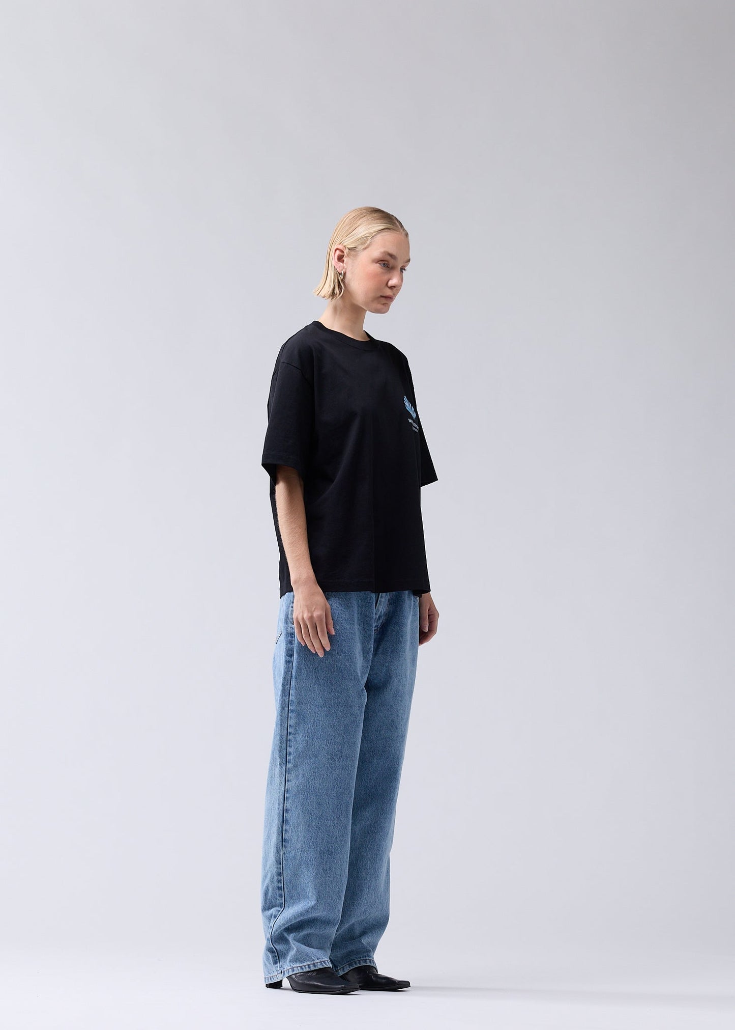 LINE UP TEE BLACK