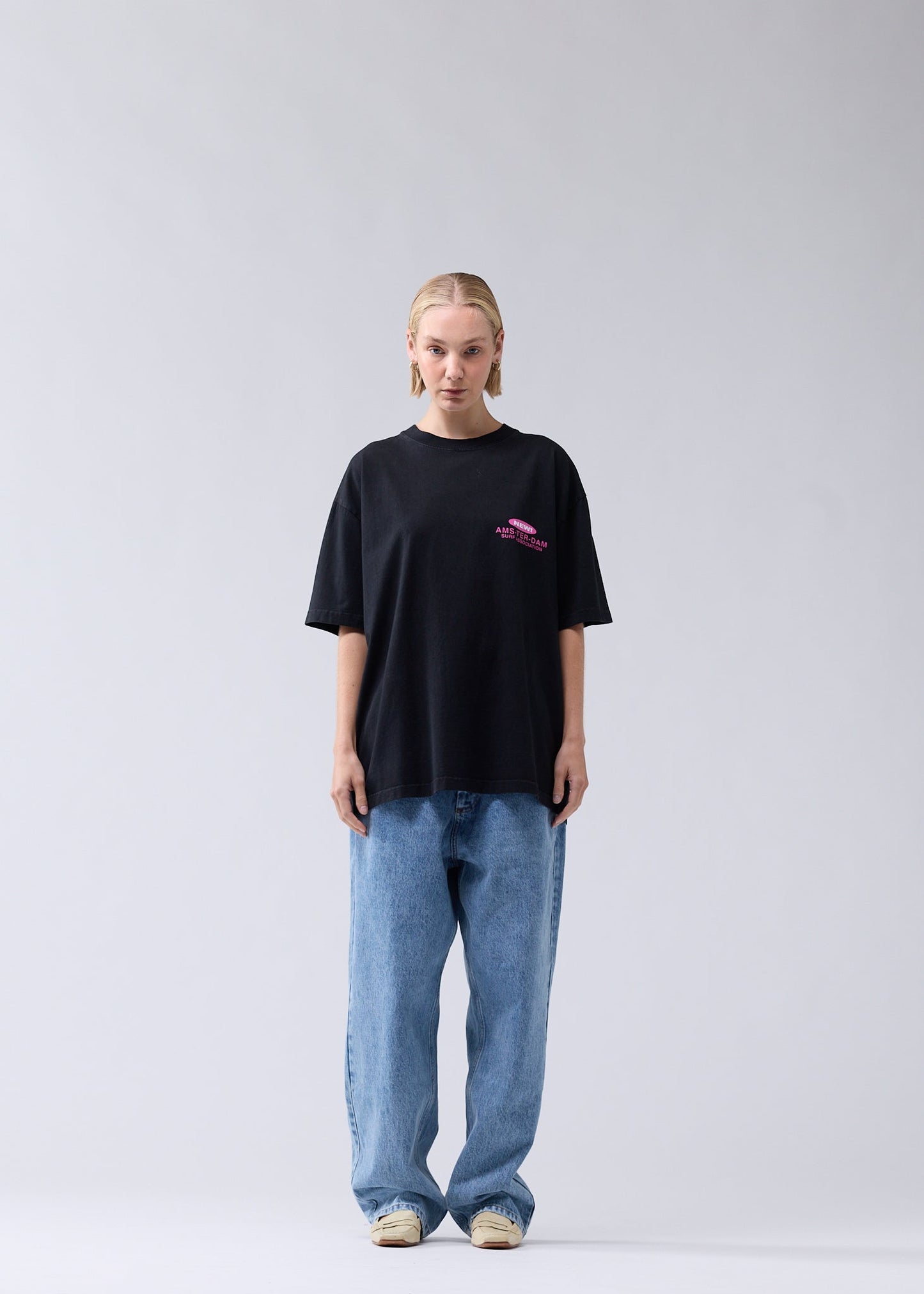 PEARL READINGS TEE BLACK