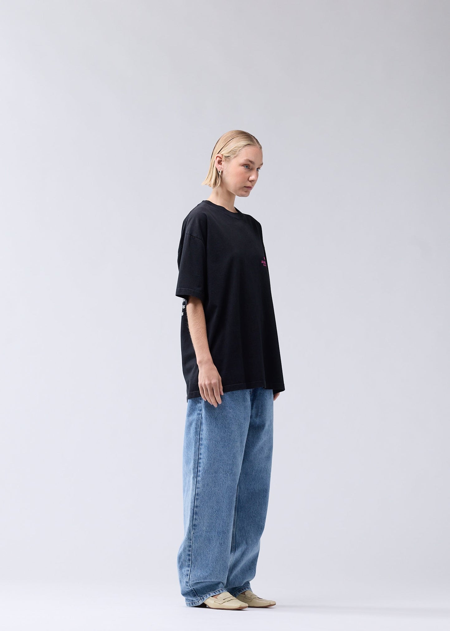 PEARL READINGS TEE BLACK