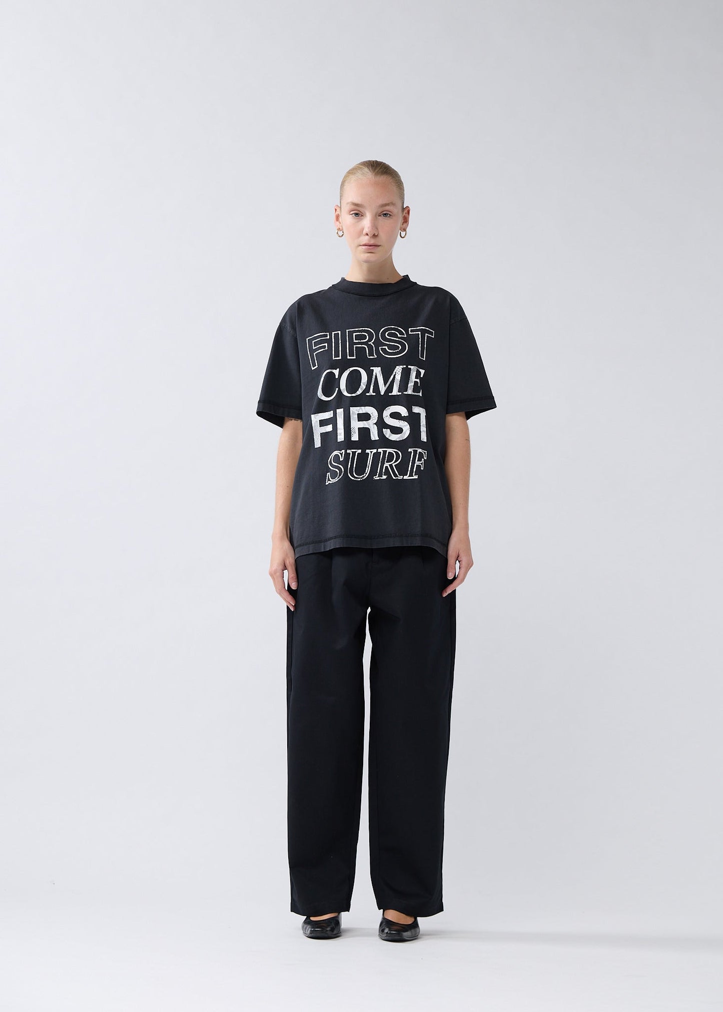 FIRST COME FIRST SURF TEE BLACK