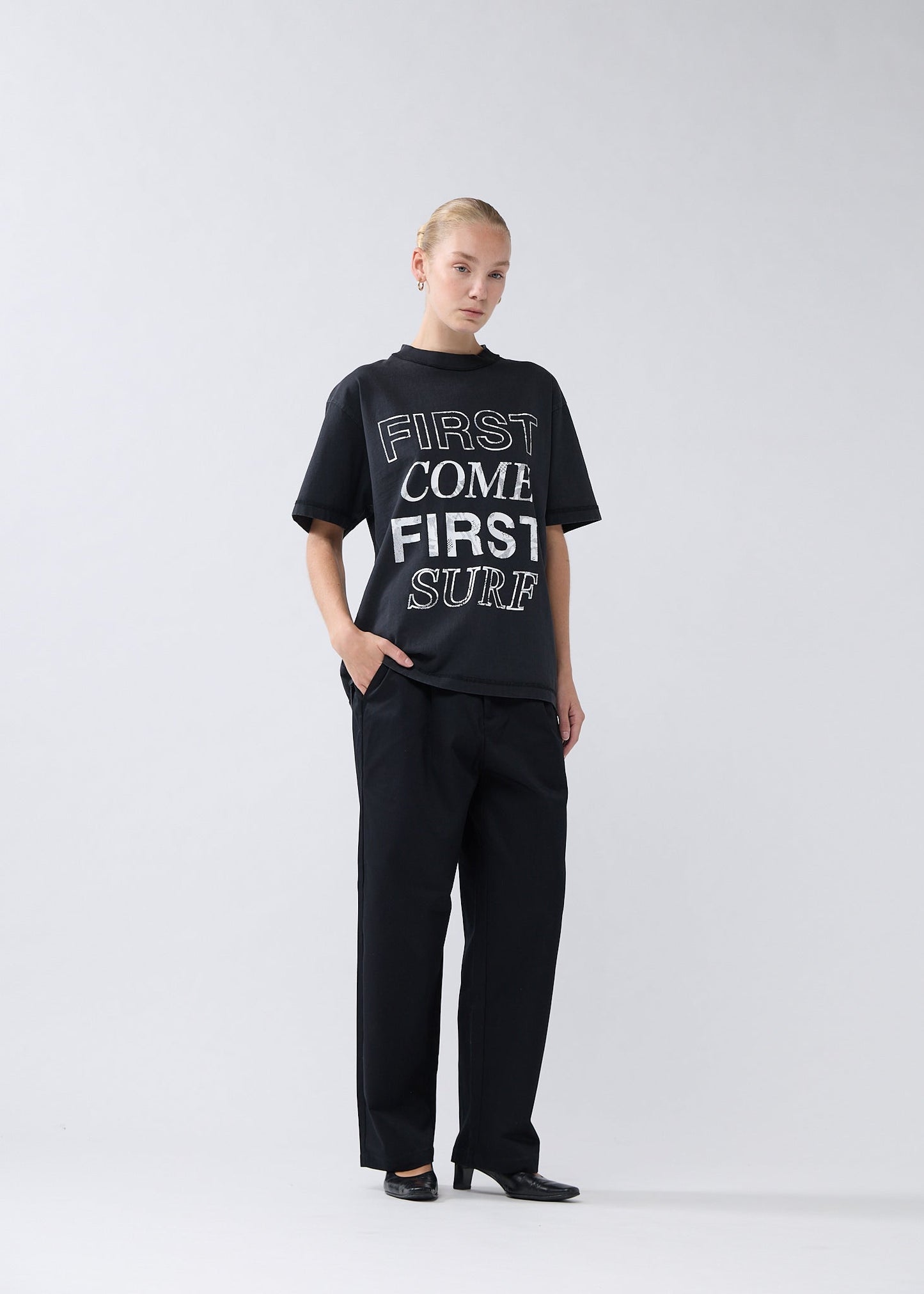 FIRST COME FIRST SURF TEE BLACK