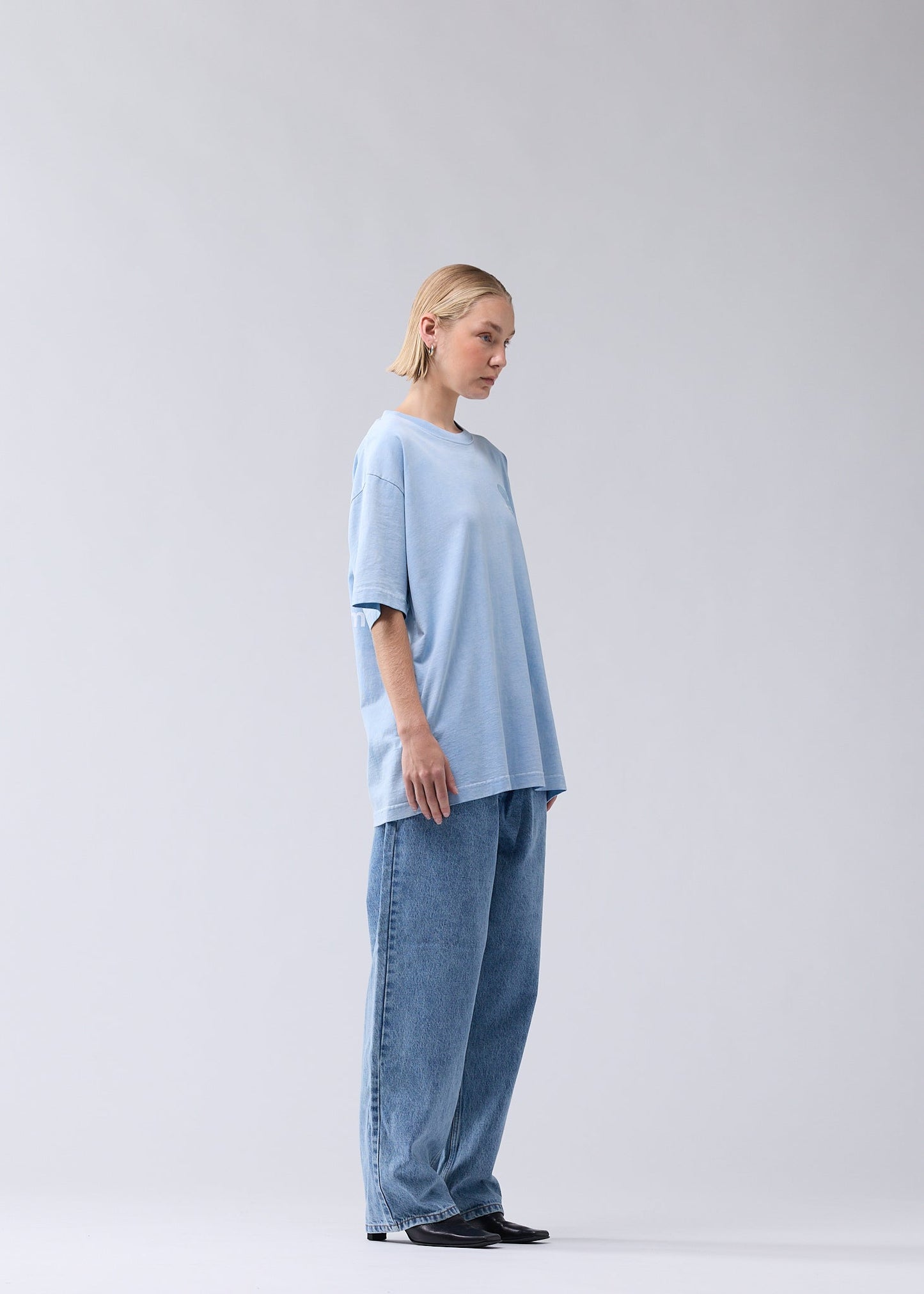 CHAIR TEE BLUE