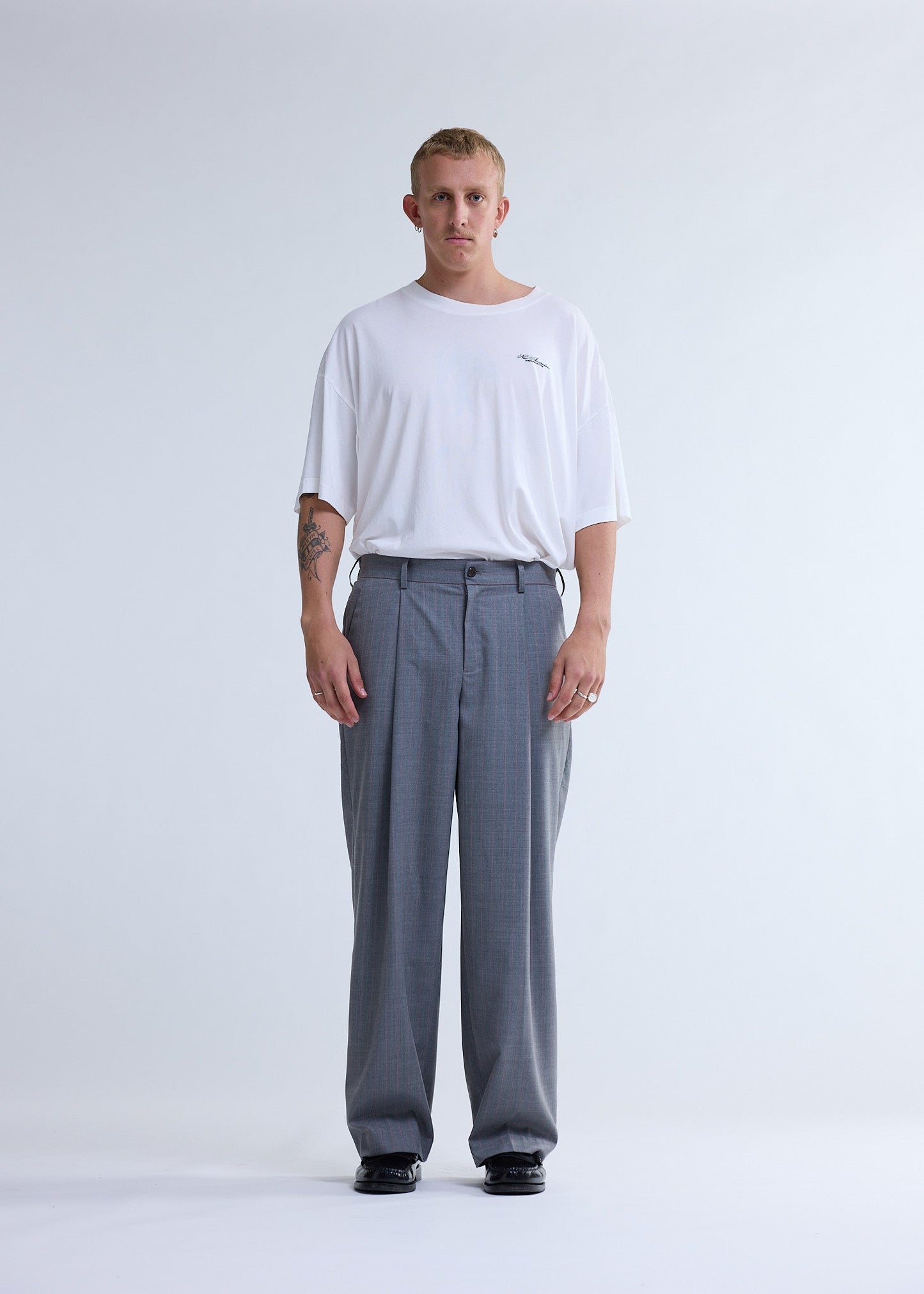 WOOL AFTER TROUSERS GREY W/PINK PINSTRIPES | Pink pinstripe