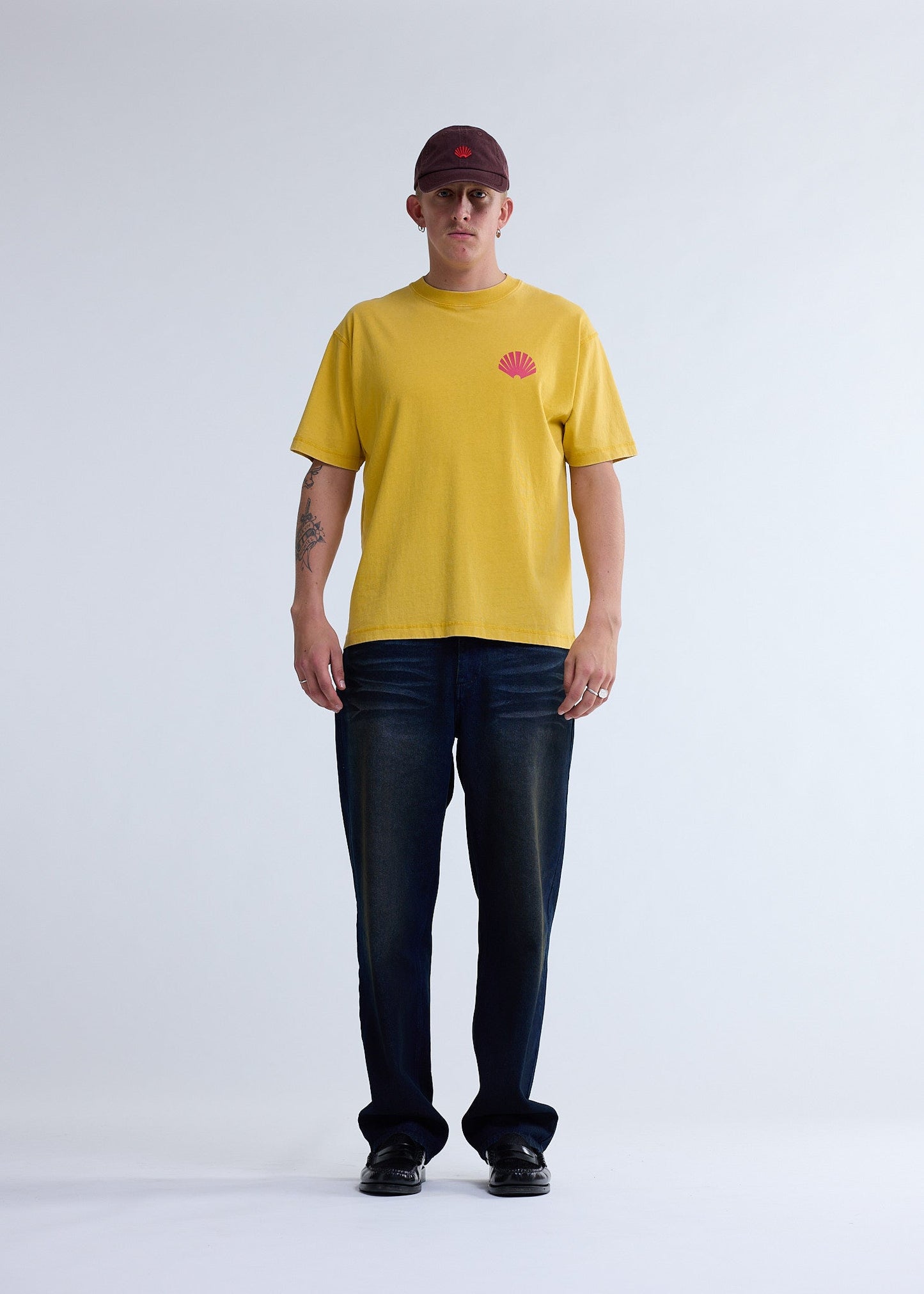 LOGO TEE SUN YELLOW/DEEP RED | Yellow