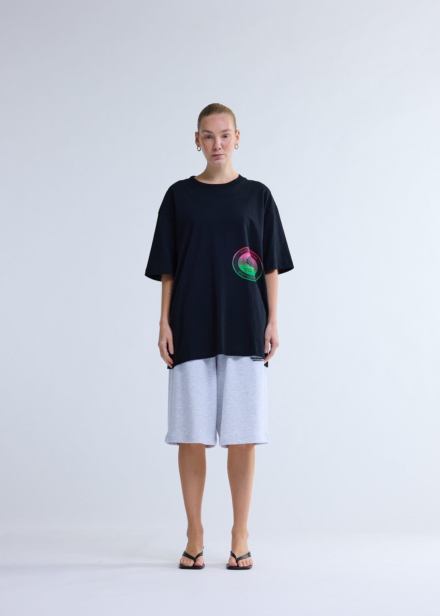 SURF CENTRE TEE BLACK | Black