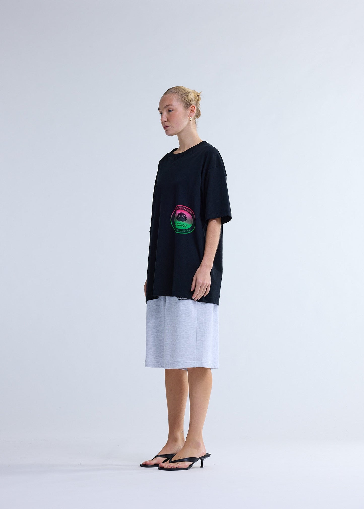 SURF CENTRE TEE BLACK | Black