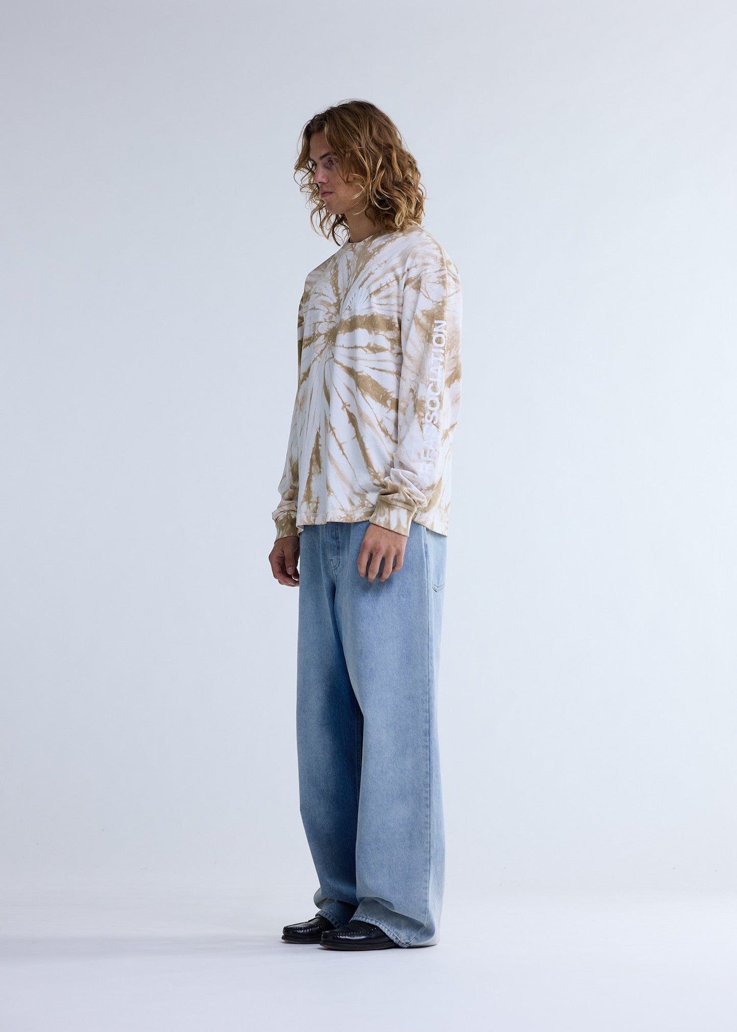 LOGO LONGSLEEVE ALMOND+FOAM WHITE TIE DYE/WHITE | Almond