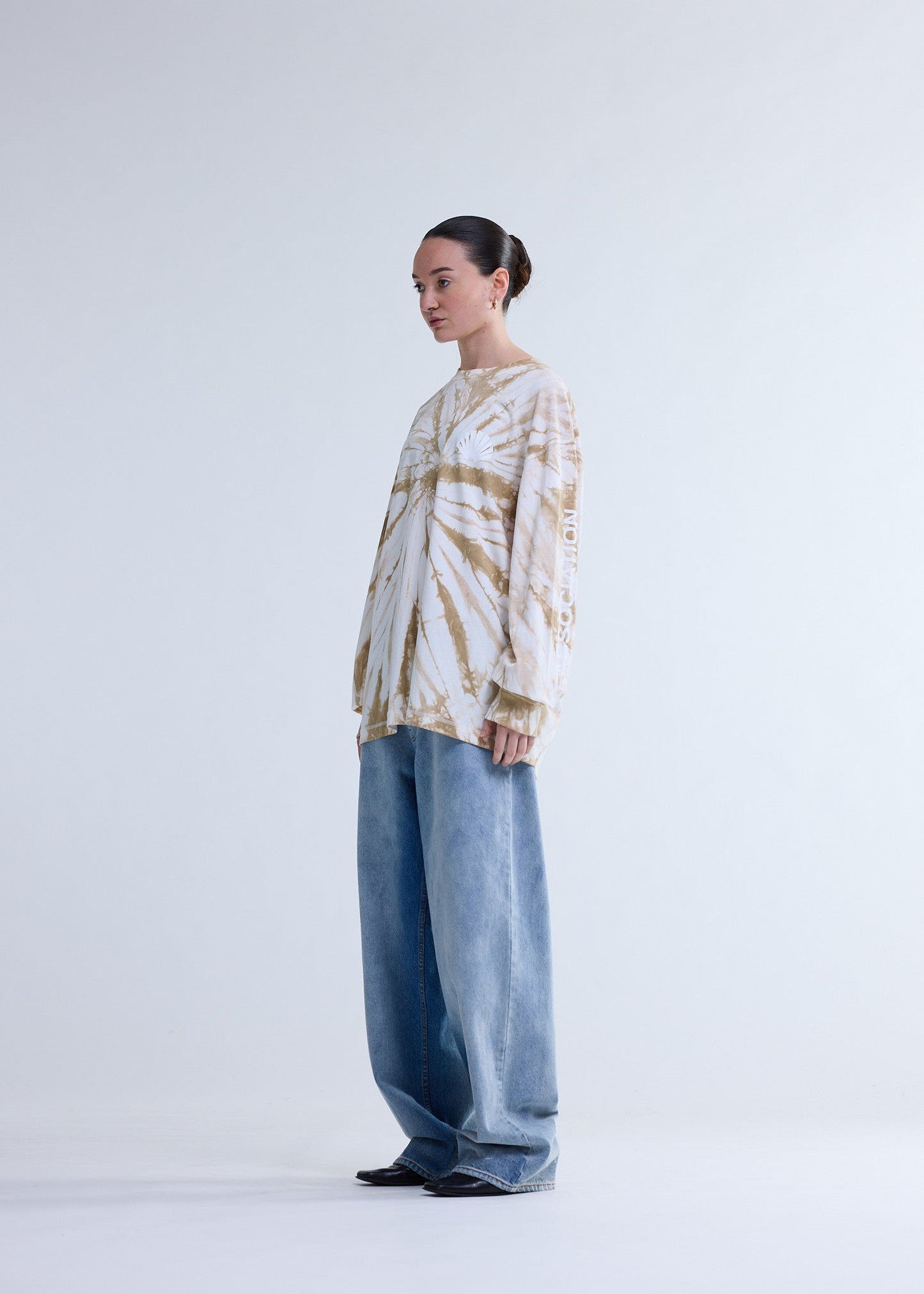 LOGO LONGSLEEVE ALMOND+FOAM WHITE TIE DYE/WHITE | Almond