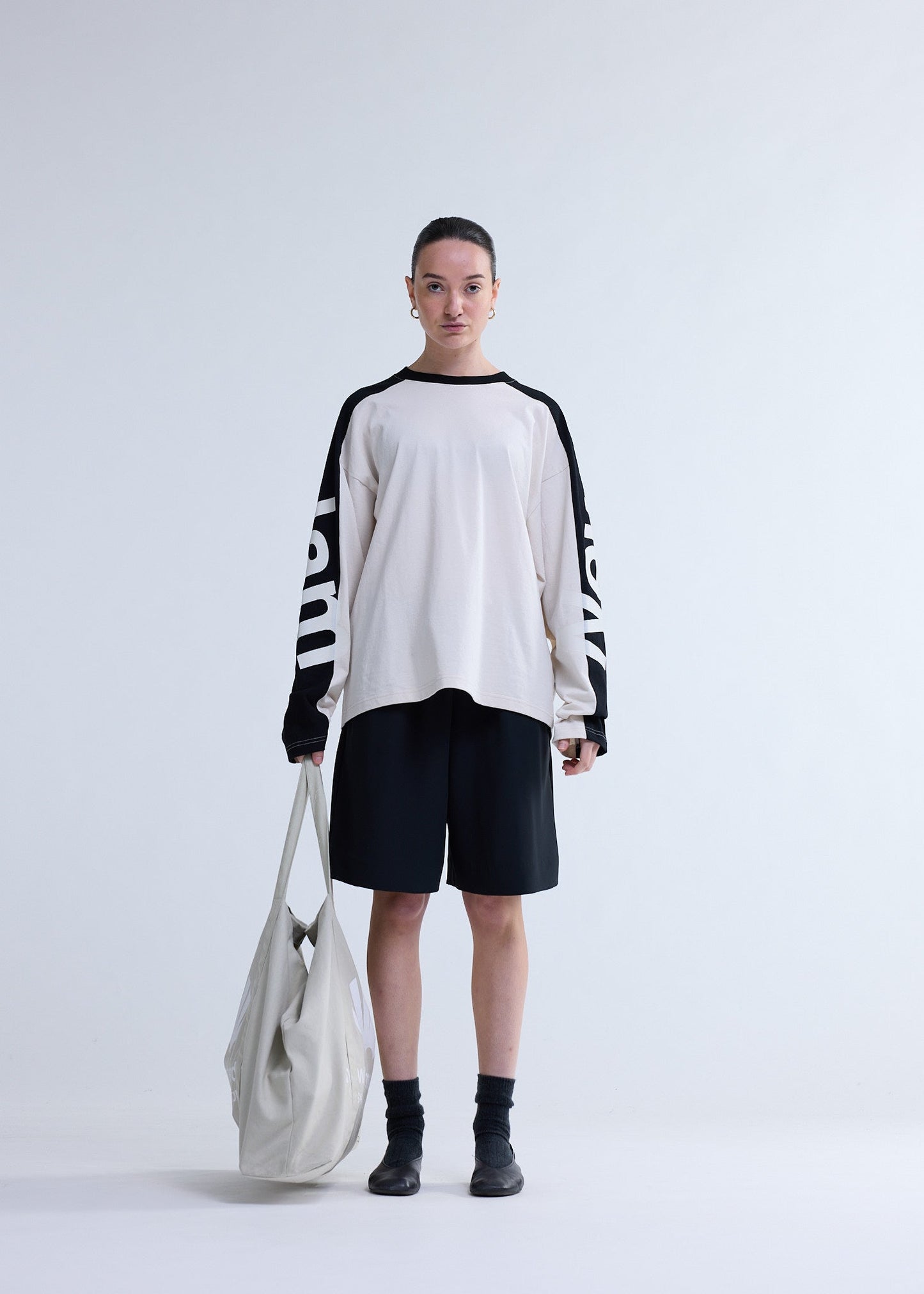 NAME LONGSLEEVE WARM SAND/BLACK | Sand