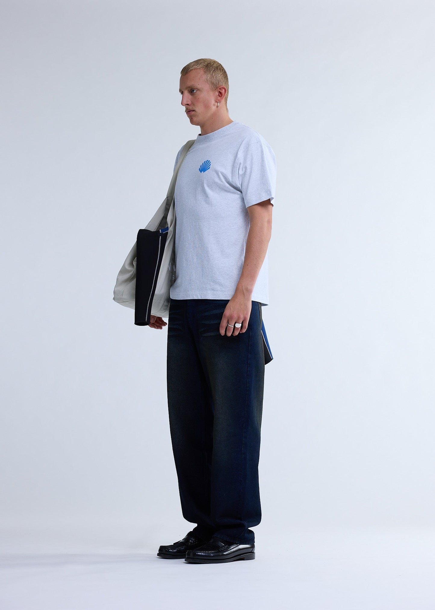 LOGO TEE ASH/BLUE | Ash
