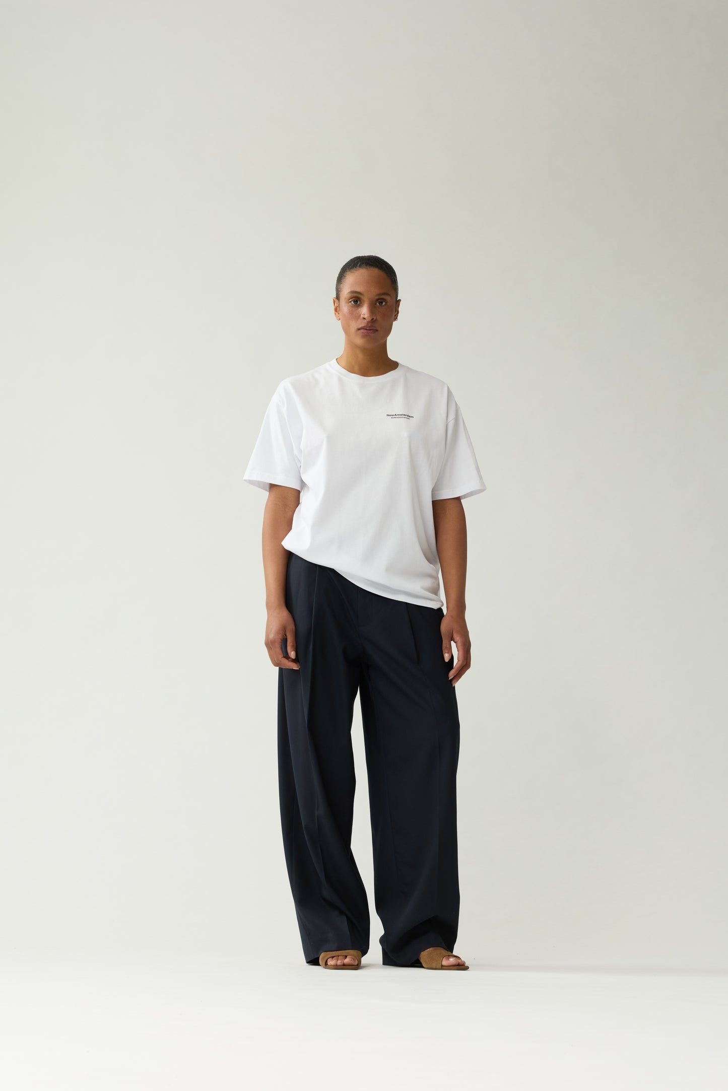 KNOCKED TEE | White