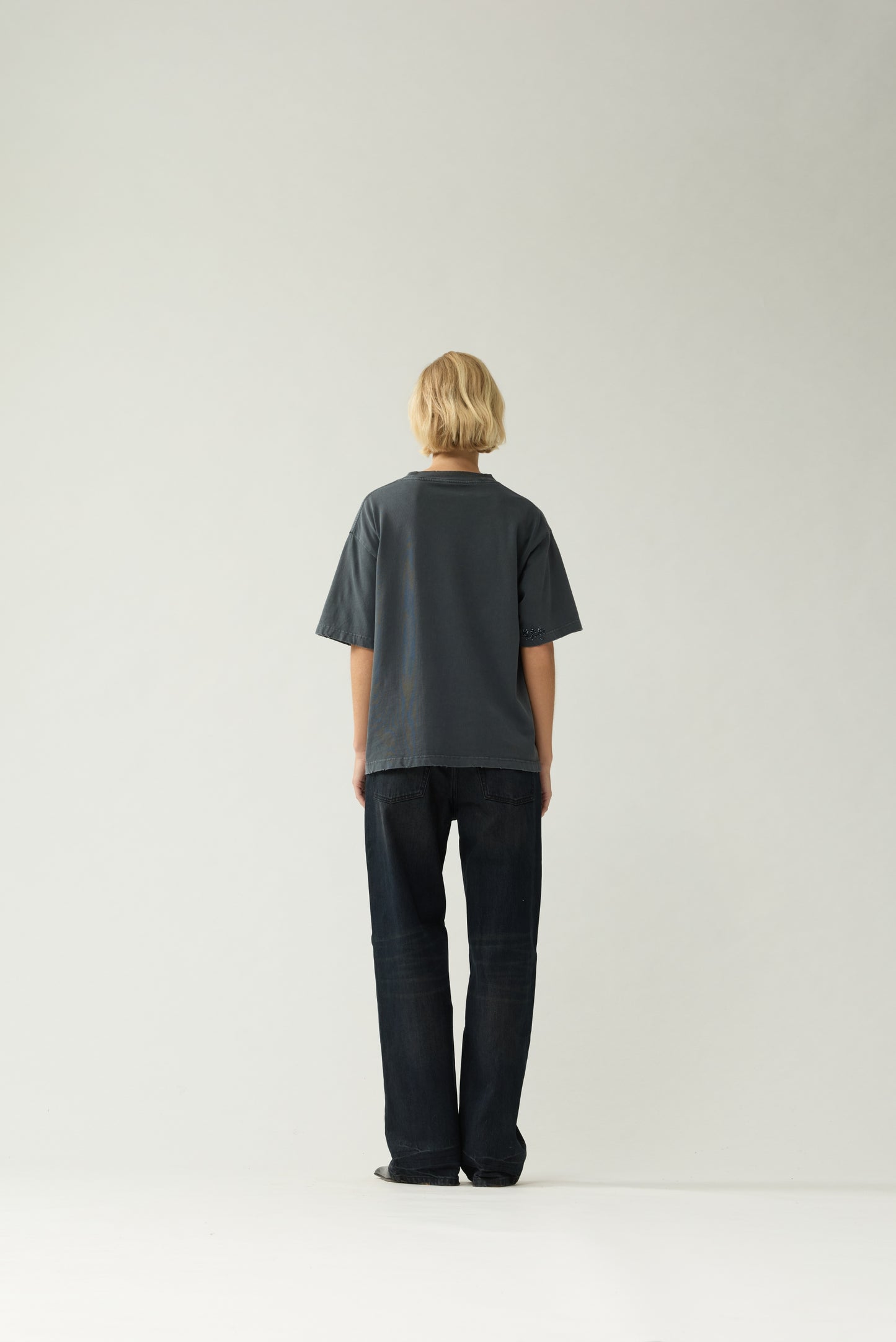 WORKED LOGO TEE | Washed grey